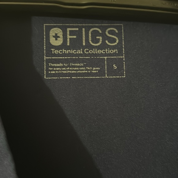 FIGS size small navy three pocket scrub top - Picture 2 of 2